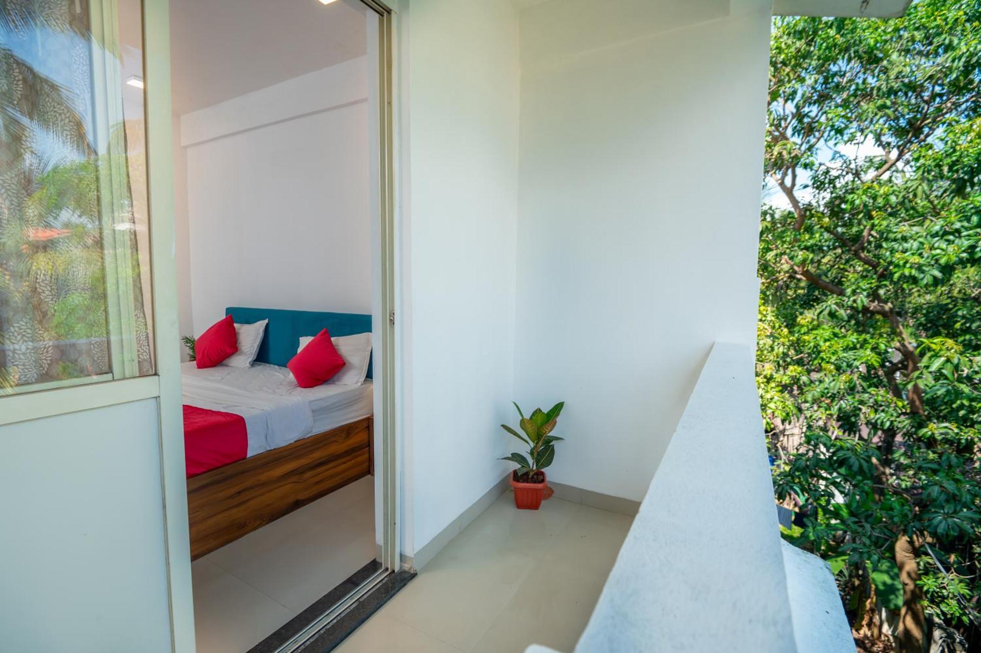 Morjim Sea Waves-Beach Front Hotel Exterior photo